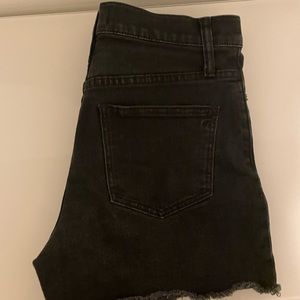 3 Madewell shorts. 2 never worn with tags. Sold as is